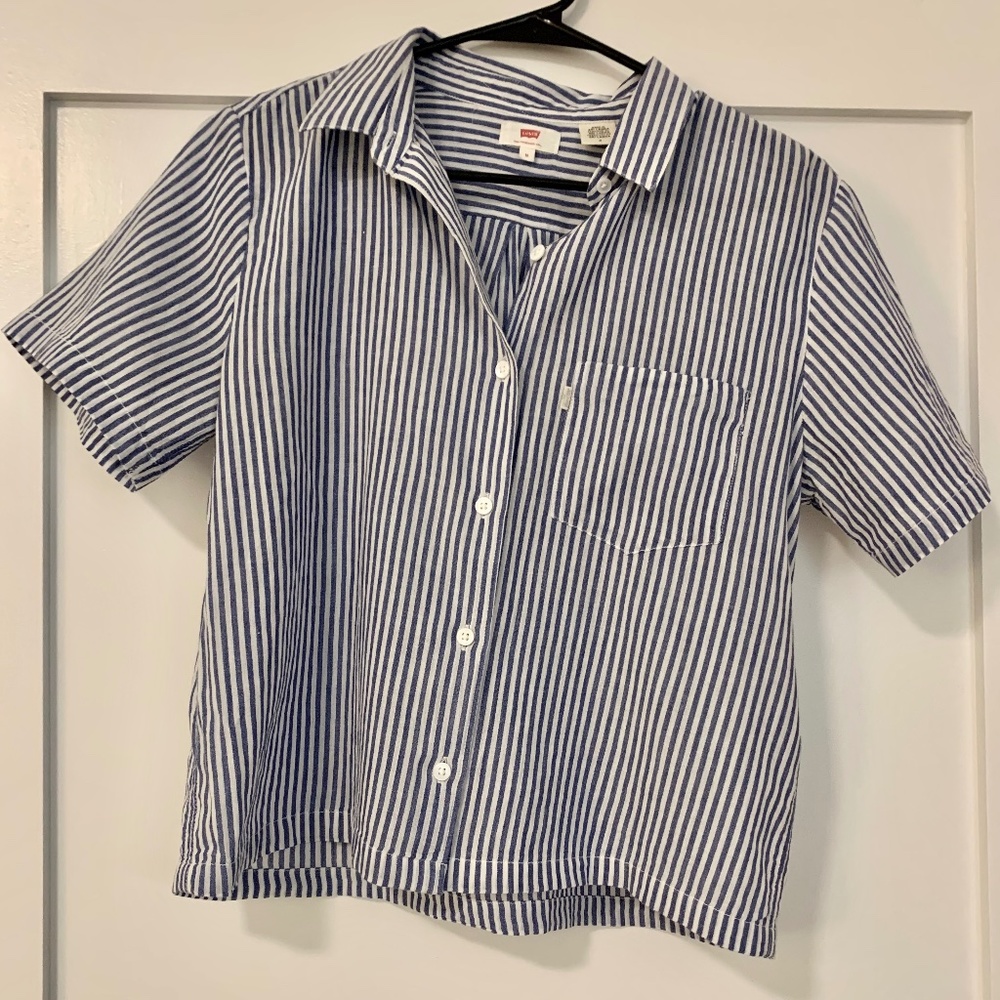 Levi's short sleeve blouse/ Size M